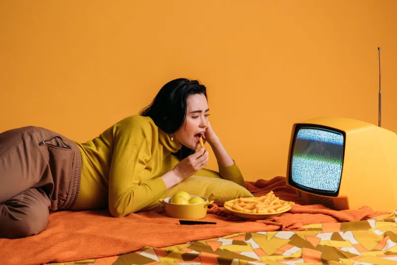 Rewind con ojos nuevos: cómo la Gen Z convirtió las series latinoamericanas de los 2000s en material de protesta