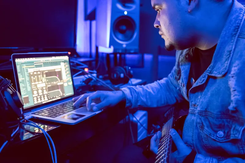 Ellas mandan el beat: las productoras latinas que están rehaciendo el reggaetón desde cero